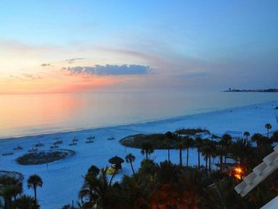 Siesta key Vacation Condo Sleeps Six Guests.